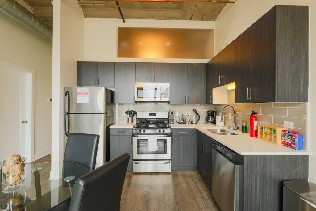 Mccormick 2Br-2Ba For Up To 8 Guests With Optional Parking & Gym Access Apartment Chicago Exterior photo